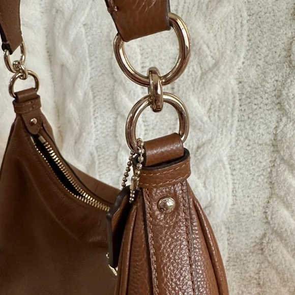 Coach Brown Hobo Bag with Leather Material and Crescent Shape - Picture 4 of 12